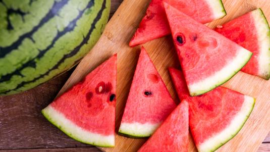 البطيخ قد يعزز جودة نظامك الغذائي ويدعم صحة القلب