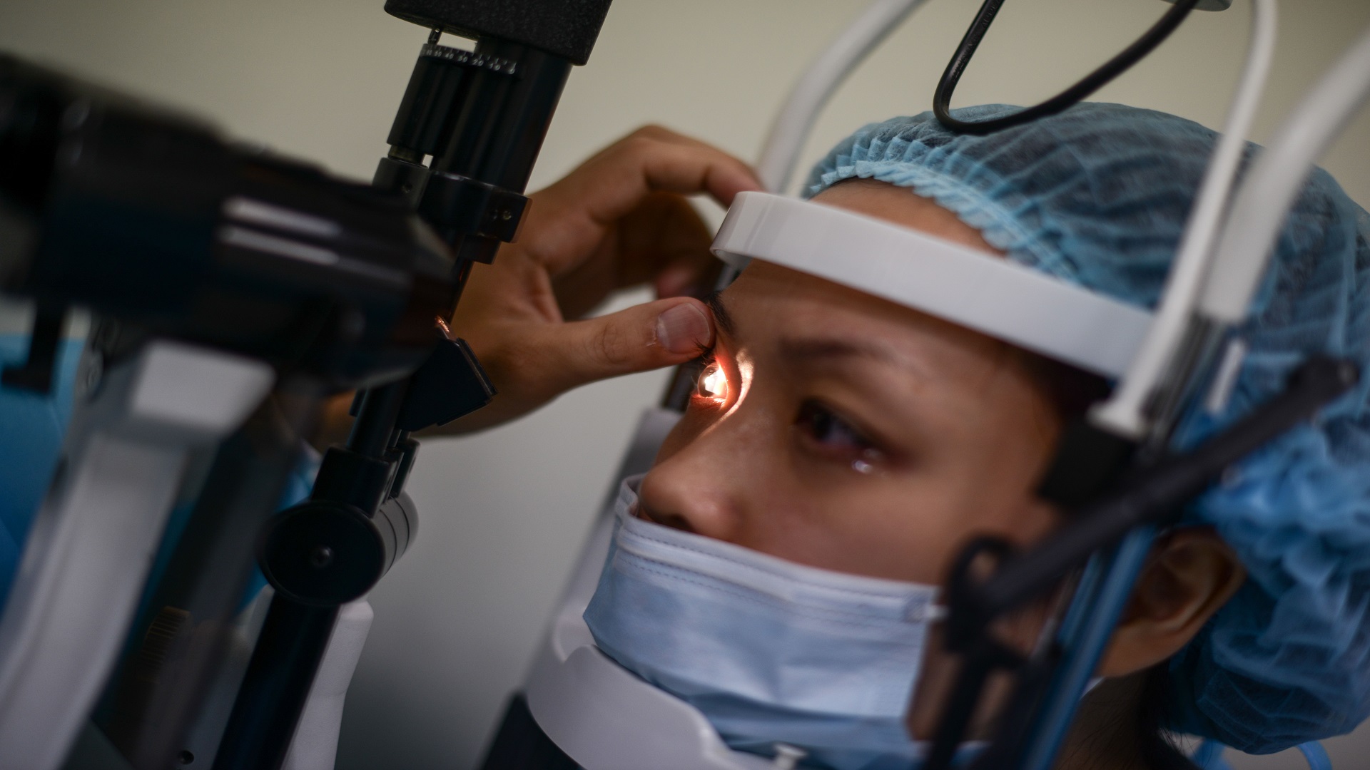Можно пить после операции на глаза. Операция на глазах для улучшения. Лазерная хирургия глаза.
