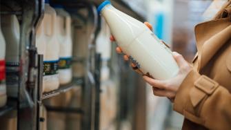 هل الحليب يمنع مضادات الأكسدة فى الأطعمة والمشروبات؟
