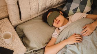 9 طرق للنوم بشكل أفضل مع التهاب القولون التقرحي