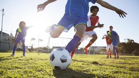 كيف تحمي أطفالك من الإصابات الرياضية؟