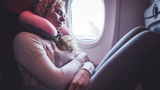 نصائح لتقليل الآلام المرافقة لرحلات الطيران الطويلة؟