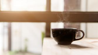 هل قهوة الصباح تزيد حقاً من نشاطك أم أن هذا التأثير مجرد وهم
