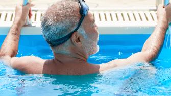 7 أسباب تشجعك على السباحة حتى بعد سن الخمسين