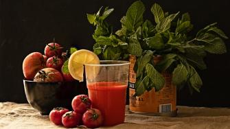 عصير الطماطم يمكن أن يقتل بكتيريا السالمونيلا