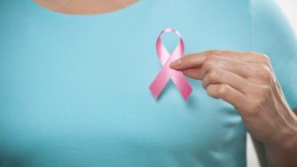 ماهي أعراض سرطان الثدي لدى النساء؟