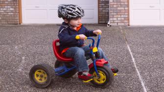 نصائح لحماية أطفالنا من مخاطر الدراجات الثلاثية