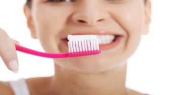 معجون تبييض الأسنان: هل يبيض الأسنان؟