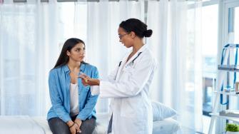 هل زيارة مريض يتعالج بالإشعاع مضر على الصحة؟