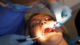 رعاية أسنان مرضى قصور وفرط الغدة الدرقية