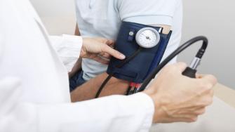 ما سبب ارتفاع ضغط الدم في الشباب؟