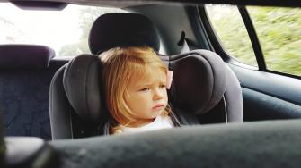 هل يمكن منع إعياء الأطفال عند ركوب السيارات؟