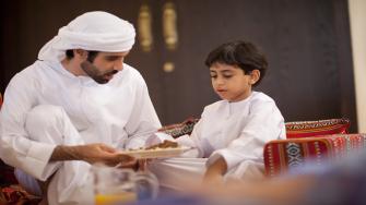 صحة-رمضان-طفل ووالده