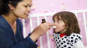 هل الباراسيتامول دواء آمن فعلاً للأطفال؟