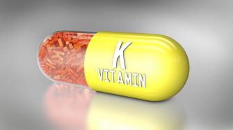 انخفاض فيتامين "ك" وضعف حركة كبار السن