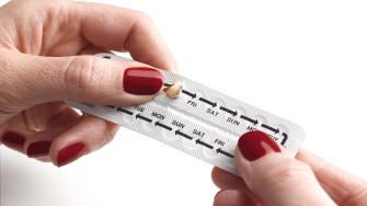 أنواع حبوب منع الحمل ونسبة حدوث الحمل معها