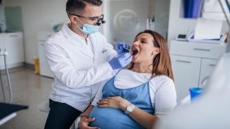 ما ضرر خلع الأسنان على الحامل وجنينها؟