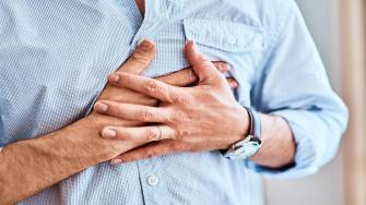 ما علاقة ألم الصدر بالإصابة السابقة بالسل؟