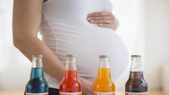 هل المشروبات الغازية مضرة للحامل؟