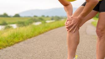 أعراض وأسباب ومضاعفات تمزق أوتار الركبة