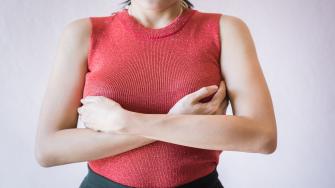 أسباب وطرق علاج تورم الذراع بعد استئصال الثدي