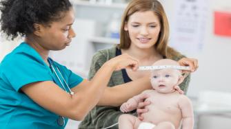 أهمية مراقبة قياس محيط رأس الرضع