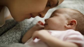أسباب متلازمة موت الرضع المفاجئ والوقاية منها