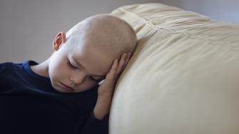 6 نصائح لدعم الأطفال بعد الشفاء من السرطان