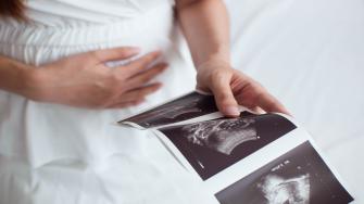 التفاوت بين عمر الحمل وقياسات الجنين