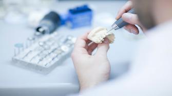 8 خيارات لاستبدال الأسنان المفقودة