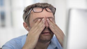 5 نصائح لتجنب جفاف العيون لدى مرضى داء بهجت