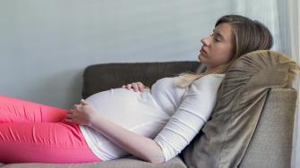 ما خطورة الإصابة بالحمى أثناء الحمل؟