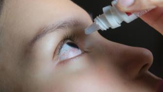 احمرار وضبابية العين بعد عملية الظفرة
