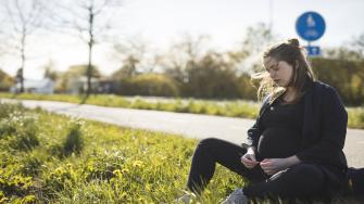 دراسة: اكتئاب الأم يؤثر على صحة الأطفال الجسمانية والنفسية