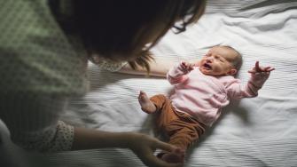 الرعاف في الرضع مع انسداد الأنف والرشح