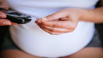 هل سكري الحمل يبقى بعد الولادة؟