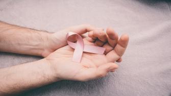 سرطان الثدي عند الرجال (ملف)