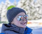النظارات الشمسية لحماية عيون أطفالك من العمى الثلجي