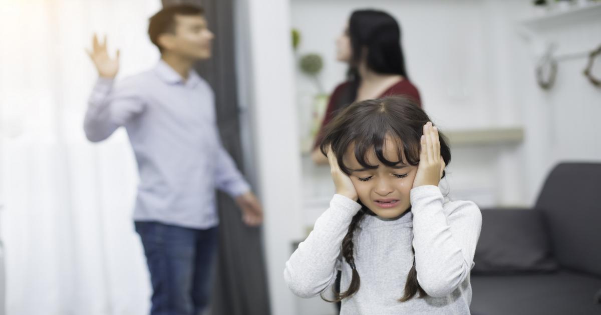 كيف تعد الأطفال لتقبل طلاق الوالدين؟