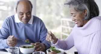هل يؤثر الغذاء على الإصابة بالخرف؟