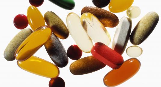 هل تعمل الفيتامينات المتعددة؟ وهل هناك ضرورة لتناولها؟