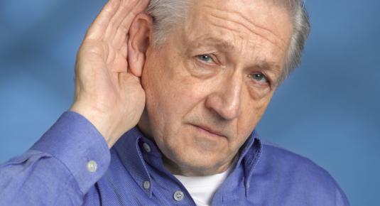 مشاكل السمع عند كبار السن