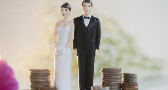 الأزواج الذين يدمجون مواردهم المالية هم أكثر سعادة ويبقون معاً مدة أطول