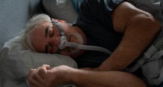 هل يمكن لانقطاع التنفس أثناء النوم أن يؤثر على صحة الدماغ؟