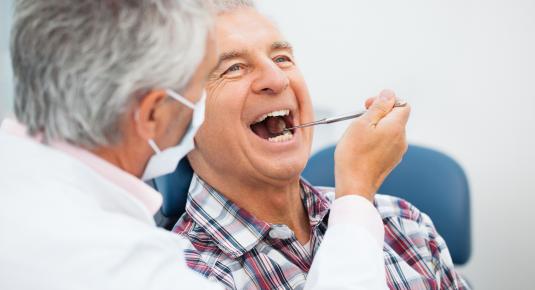 ما العلاقة بين صحة أسنانك وخطر الإصابة بالزهايمر؟