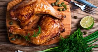 ما هي فوائد ومضار تناول الدجاج؟