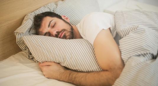 قلة النوم تزيد من خطر الإصابة بمرض السكري من النوع الثاني
