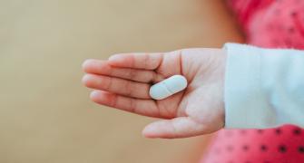 6 أدوية يجب الحذر عند إعطائها للصغار