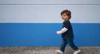 طفل الثلاث سنوات لا يمشي.. نقص المادة البيضاء