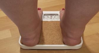دراسة: حدة أعراض انقطاع الطمث تسوء بزيادة الوزن